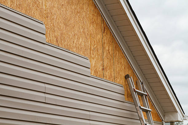 Professional Siding Inspection technician working in Newville, PA